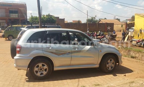 Gura Yakoze Toyota RAV4 Silver Imodoka i Kampala mu Uganda Gura Yakoze Toyota RAV4 Silver Imodoka i Kampala mu Uganda