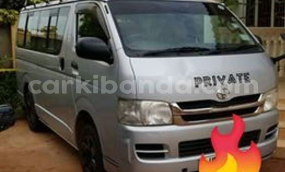 Gura Yakoze Toyota Hiace Silver Imodoka i Kampala mu Uganda Gura Yakoze Toyota Hiace Silver Imodoka i Kampala mu Uganda