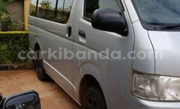 Gura Yakoze Toyota Hiace Silver Imodoka i Kampala mu Uganda Gura Yakoze Toyota Hiace Silver Imodoka i Kampala mu Uganda