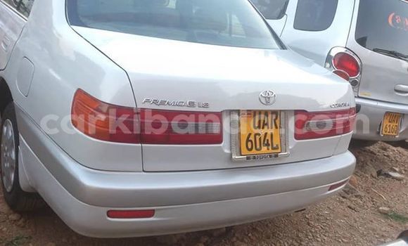 Gura Yakoze Toyota Premio Silver Imodoka i Kampala mu Uganda Gura Yakoze Toyota Premio Silver Imodoka i Kampala mu Uganda