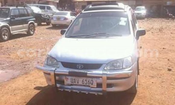Gura Yakoze Toyota Spacio Silver Imodoka i Kampala mu Uganda Gura Yakoze Toyota Spacio Silver Imodoka i Kampala mu Uganda