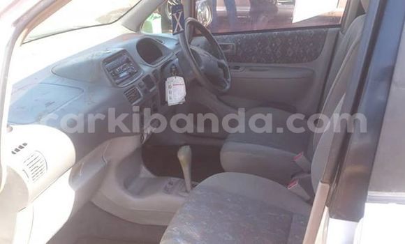 Gura Yakoze Toyota Spacio Silver Imodoka i Kampala mu Uganda Gura Yakoze Toyota Spacio Silver Imodoka i Kampala mu Uganda