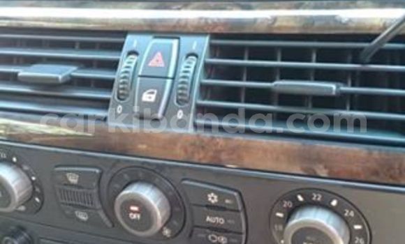 Gura Yakoze BMW 5–Series Blue Imodoka i Kampala mu Uganda Gura Yakoze BMW 5–Series Blue Imodoka i Kampala mu Uganda