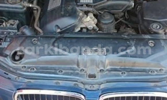 Gura Yakoze BMW 5–Series Blue Imodoka i Kampala mu Uganda Gura Yakoze BMW 5–Series Blue Imodoka i Kampala mu Uganda