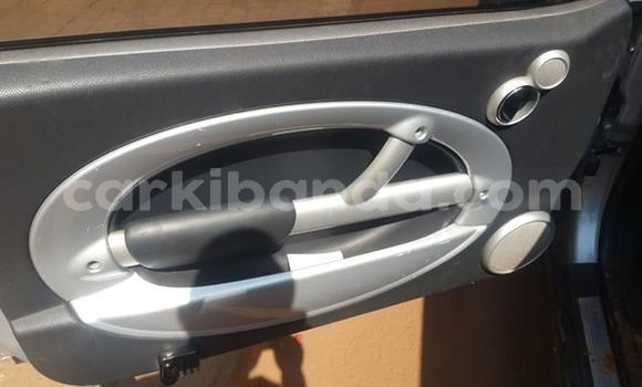 Gura Yakoze MINI Cooper Silver Imodoka i Kampala mu Uganda Gura Yakoze MINI Cooper Silver Imodoka i Kampala mu Uganda