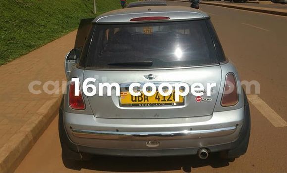 Gura Yakoze MINI Cooper Silver Imodoka i Kampala mu Uganda Gura Yakoze MINI Cooper Silver Imodoka i Kampala mu Uganda