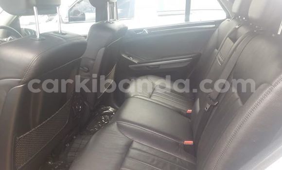 Gura Yakoze Mercedes‒Benz ML–Class Silver Imodoka i Kampala mu Uganda Gura Yakoze Mercedes‒Benz ML–Class Silver Imodoka i Kampala mu Uganda