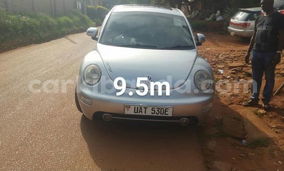 Gura Yakoze Volkswagen Beetle Silver Imodoka i Kampala mu Uganda Gura Yakoze Volkswagen Beetle Silver Imodoka i Kampala mu Uganda