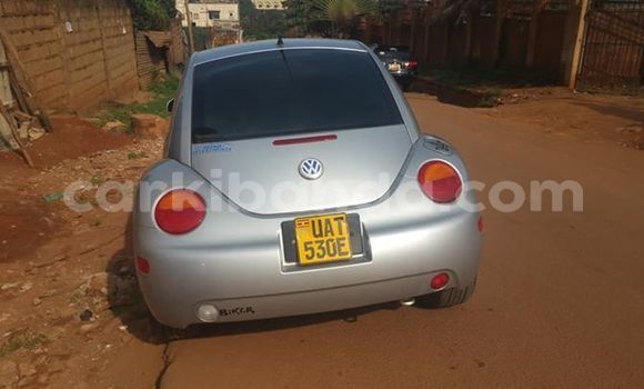 Gura Yakoze Volkswagen Beetle Silver Imodoka i Kampala mu Uganda Gura Yakoze Volkswagen Beetle Silver Imodoka i Kampala mu Uganda