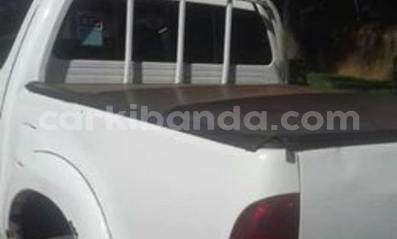 Gura Yakoze Toyota Hilux White Imodoka i Kampala mu Uganda Gura Yakoze Toyota Hilux White Imodoka i Kampala mu Uganda