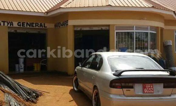 Gura Yakoze Subaru Legacy Silver Imodoka i Kampala mu Uganda Gura Yakoze Subaru Legacy Silver Imodoka i Kampala mu Uganda