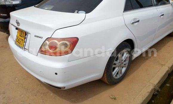 Gura Yakoze Toyota Mark X White Imodoka i Kampala mu Uganda Gura Yakoze Toyota Mark X White Imodoka i Kampala mu Uganda