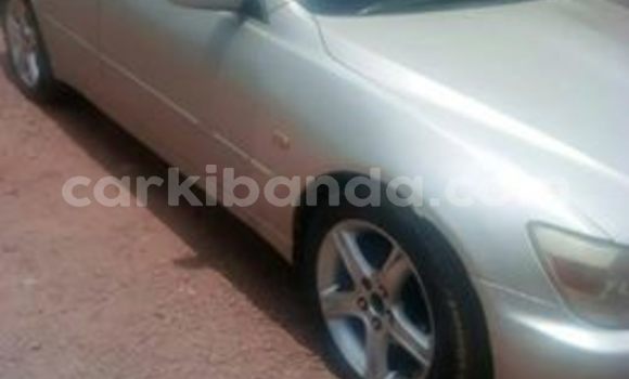 Gura Yakoze Toyota Altezza Silver Imodoka i Kampala mu Uganda Gura Yakoze Toyota Altezza Silver Imodoka i Kampala mu Uganda