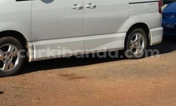 Gura Yakoze Toyota Noah White Imodoka i Kampala mu Uganda Gura Yakoze Toyota Noah White Imodoka i Kampala mu Uganda