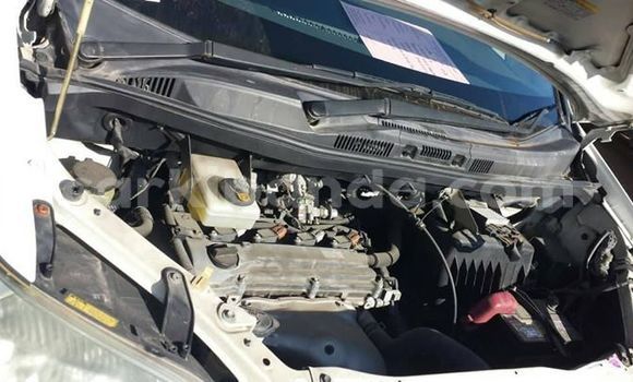 Gura Yakoze Toyota Noah White Imodoka i Kampala mu Uganda Gura Yakoze Toyota Noah White Imodoka i Kampala mu Uganda