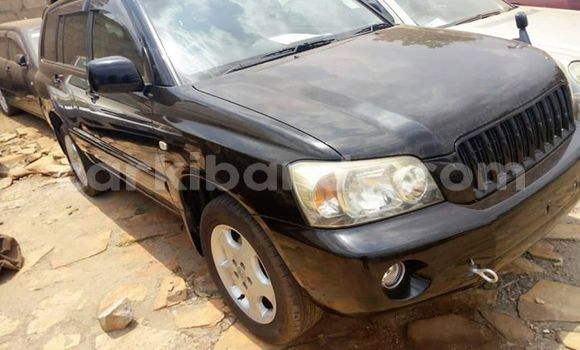 Gura Yakoze Toyota Kluger Black Imodoka i Kampala mu Uganda Gura Yakoze Toyota Kluger Black Imodoka i Kampala mu Uganda
