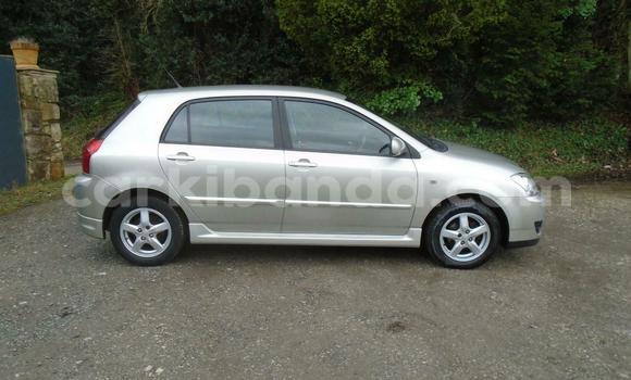 Gura Yakoze Toyota Corolla Silver Imodoka i Kampala mu Uganda Gura Yakoze Toyota Corolla Silver Imodoka i Kampala mu Uganda