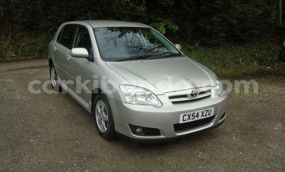 Gura Yakoze Toyota Corolla Silver Imodoka i Kampala mu Uganda Gura Yakoze Toyota Corolla Silver Imodoka i Kampala mu Uganda