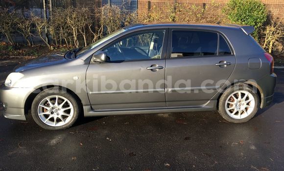 Gura Yakoze Toyota Corolla Silver Imodoka i Kampala mu Uganda Gura Yakoze Toyota Corolla Silver Imodoka i Kampala mu Uganda