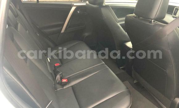 Gura Yakoze Toyota RAV4 White Imodoka i Kampala mu Uganda Gura Yakoze Toyota RAV4 White Imodoka i Kampala mu Uganda