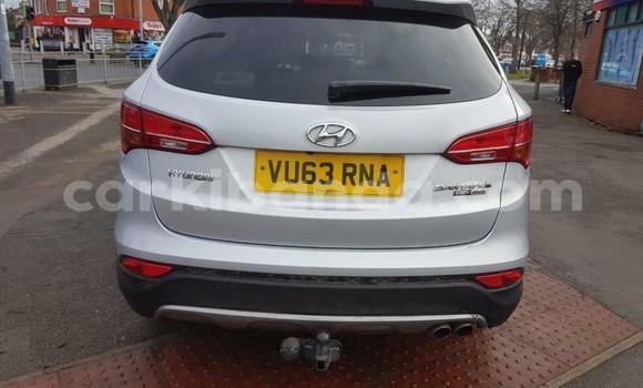 Acheter Occasion Voiture Hyundai Santa Fe Gris à Kampala, Ouganda Acheter Occasion Voiture Hyundai Santa Fe Gris à Kampala, Ouganda