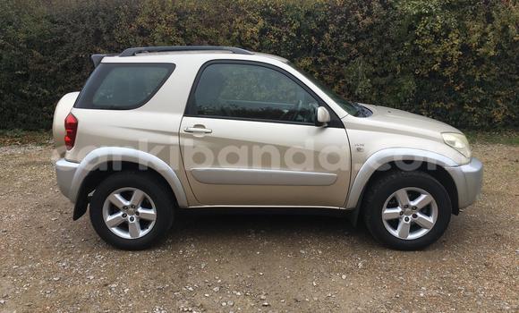 Gura Yakoze Toyota RAV4 Beige Imodoka i Kampala mu Uganda Gura Yakoze Toyota RAV4 Beige Imodoka i Kampala mu Uganda