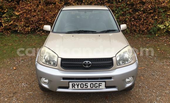 Gura Yakoze Toyota RAV4 Beige Imodoka i Kampala mu Uganda Gura Yakoze Toyota RAV4 Beige Imodoka i Kampala mu Uganda