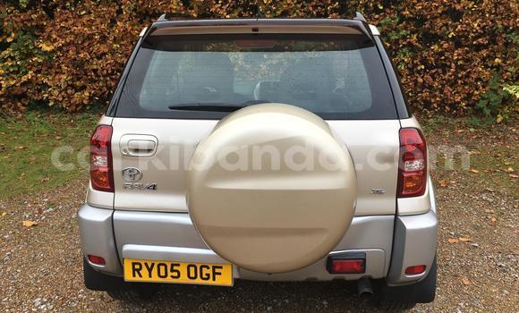 Gura Yakoze Toyota RAV4 Beige Imodoka i Kampala mu Uganda Gura Yakoze Toyota RAV4 Beige Imodoka i Kampala mu Uganda