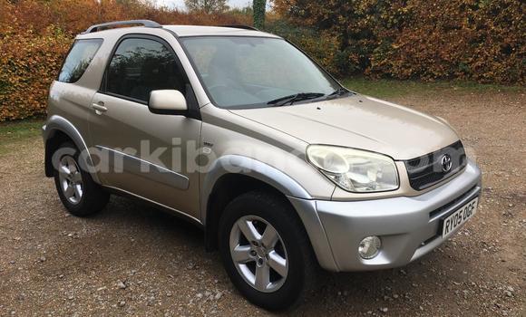 Gura Yakoze Toyota RAV4 Beige Imodoka i Kampala mu Uganda Gura Yakoze Toyota RAV4 Beige Imodoka i Kampala mu Uganda