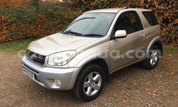 Gura Yakoze Toyota RAV4 Beige Imodoka i Kampala mu Uganda Gura Yakoze Toyota RAV4 Beige Imodoka i Kampala mu Uganda