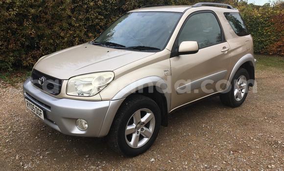 Gura Yakoze Toyota RAV4 Beige Imodoka i Kampala mu Uganda Gura Yakoze Toyota RAV4 Beige Imodoka i Kampala mu Uganda