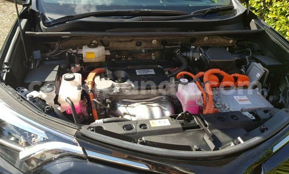 Gura Yakoze Toyota RAV4 Black Imodoka i Kampala mu Uganda Gura Yakoze Toyota RAV4 Black Imodoka i Kampala mu Uganda