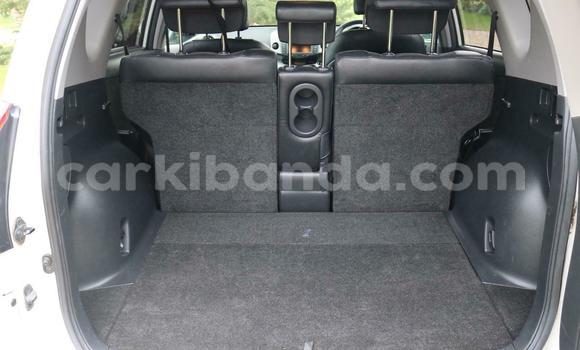 Gura Yakoze Toyota RAV4 White Imodoka i Kampala mu Uganda Gura Yakoze Toyota RAV4 White Imodoka i Kampala mu Uganda