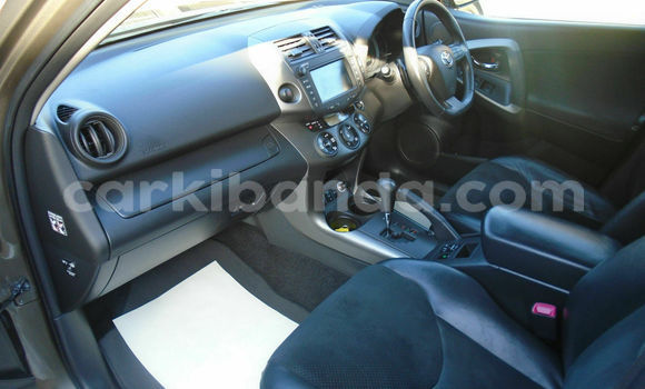 Nunua Ilio tumika Toyota RAV4 Beige Gari ndani ya Kampala nchini Uganda Nunua Ilio tumika Toyota RAV4 Beige Gari ndani ya Kampala nchini Uganda