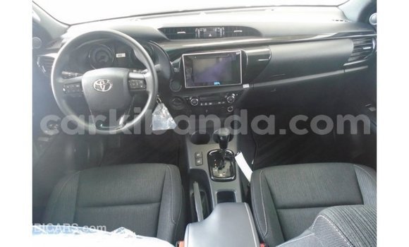 Acheter Import Voiture Toyota Hilux Blanc à Import - Dubai, Ouganda Acheter Import Voiture Toyota Hilux Blanc à Import - Dubai, Ouganda