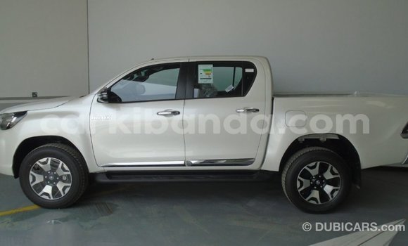 Acheter Import Voiture Toyota Hilux Blanc à Import - Dubai, Ouganda Acheter Import Voiture Toyota Hilux Blanc à Import - Dubai, Ouganda