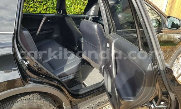 Gura Yakoze Toyota RAV4 Black Imodoka i Kampala mu Uganda Gura Yakoze Toyota RAV4 Black Imodoka i Kampala mu Uganda