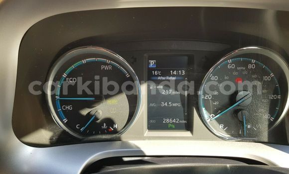 Gura Yakoze Toyota RAV4 Black Imodoka i Kampala mu Uganda Gura Yakoze Toyota RAV4 Black Imodoka i Kampala mu Uganda