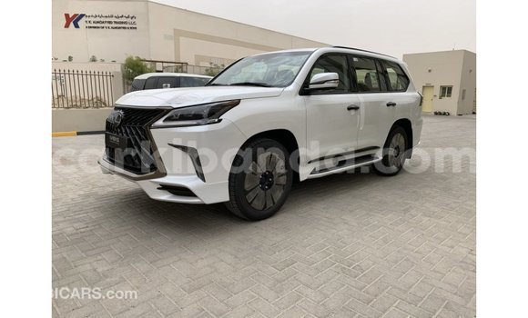 Acheter Import Voiture Lexus LX Blanc à Import - Dubai, Ouganda Acheter Import Voiture Lexus LX Blanc à Import - Dubai, Ouganda
