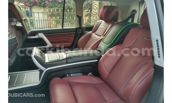 Acheter Import Voiture Toyota Land Cruiser Noir à Import - Dubai, Ouganda Acheter Import Voiture Toyota Land Cruiser Noir à Import - Dubai, Ouganda