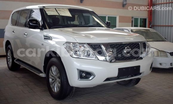 Nunua Imported Nissan Patrol Nyeupe Gari ndani ya Import - Dubai nchini Uganda Nunua Imported Nissan Patrol Nyeupe Gari ndani ya Import - Dubai nchini Uganda