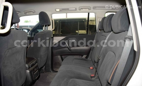 Nunua Imported Nissan Patrol Nyeupe Gari ndani ya Import - Dubai nchini Uganda Nunua Imported Nissan Patrol Nyeupe Gari ndani ya Import - Dubai nchini Uganda