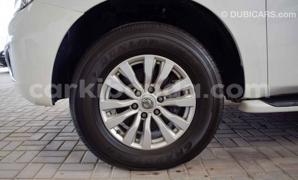 Nunua Imported Nissan Patrol Nyeupe Gari ndani ya Import - Dubai nchini Uganda Nunua Imported Nissan Patrol Nyeupe Gari ndani ya Import - Dubai nchini Uganda