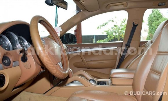 Nunua Imported Porsche Cayenne Kijani Gari ndani ya Import - Dubai nchini Uganda Nunua Imported Porsche Cayenne Kijani Gari ndani ya Import - Dubai nchini Uganda