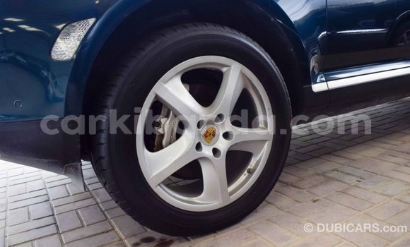 Nunua Imported Porsche Cayenne Kijani Gari ndani ya Import - Dubai nchini Uganda Nunua Imported Porsche Cayenne Kijani Gari ndani ya Import - Dubai nchini Uganda