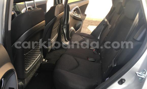 Gura Yakoze Toyota RAV4 Silver Imodoka i Kampala mu Uganda Gura Yakoze Toyota RAV4 Silver Imodoka i Kampala mu Uganda