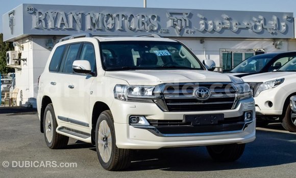 Gura Imported Toyota Land Cruiser White Imodoka i Import - Dubai mu Uganda Gura Imported Toyota Land Cruiser White Imodoka i Import - Dubai mu Uganda