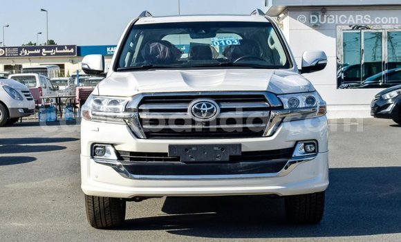 Gura Imported Toyota Land Cruiser White Imodoka i Import - Dubai mu Uganda Gura Imported Toyota Land Cruiser White Imodoka i Import - Dubai mu Uganda