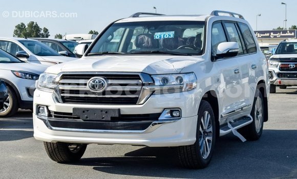 Gura Imported Toyota Land Cruiser White Imodoka i Import - Dubai mu Uganda Gura Imported Toyota Land Cruiser White Imodoka i Import - Dubai mu Uganda
