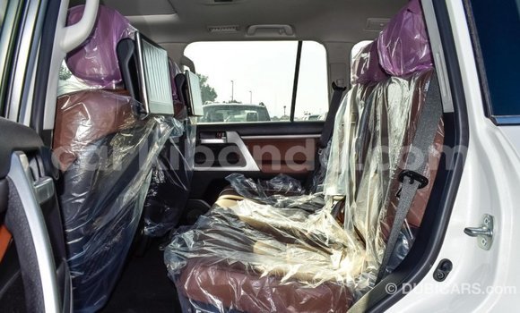 Gura Imported Toyota Land Cruiser White Imodoka i Import - Dubai mu Uganda Gura Imported Toyota Land Cruiser White Imodoka i Import - Dubai mu Uganda